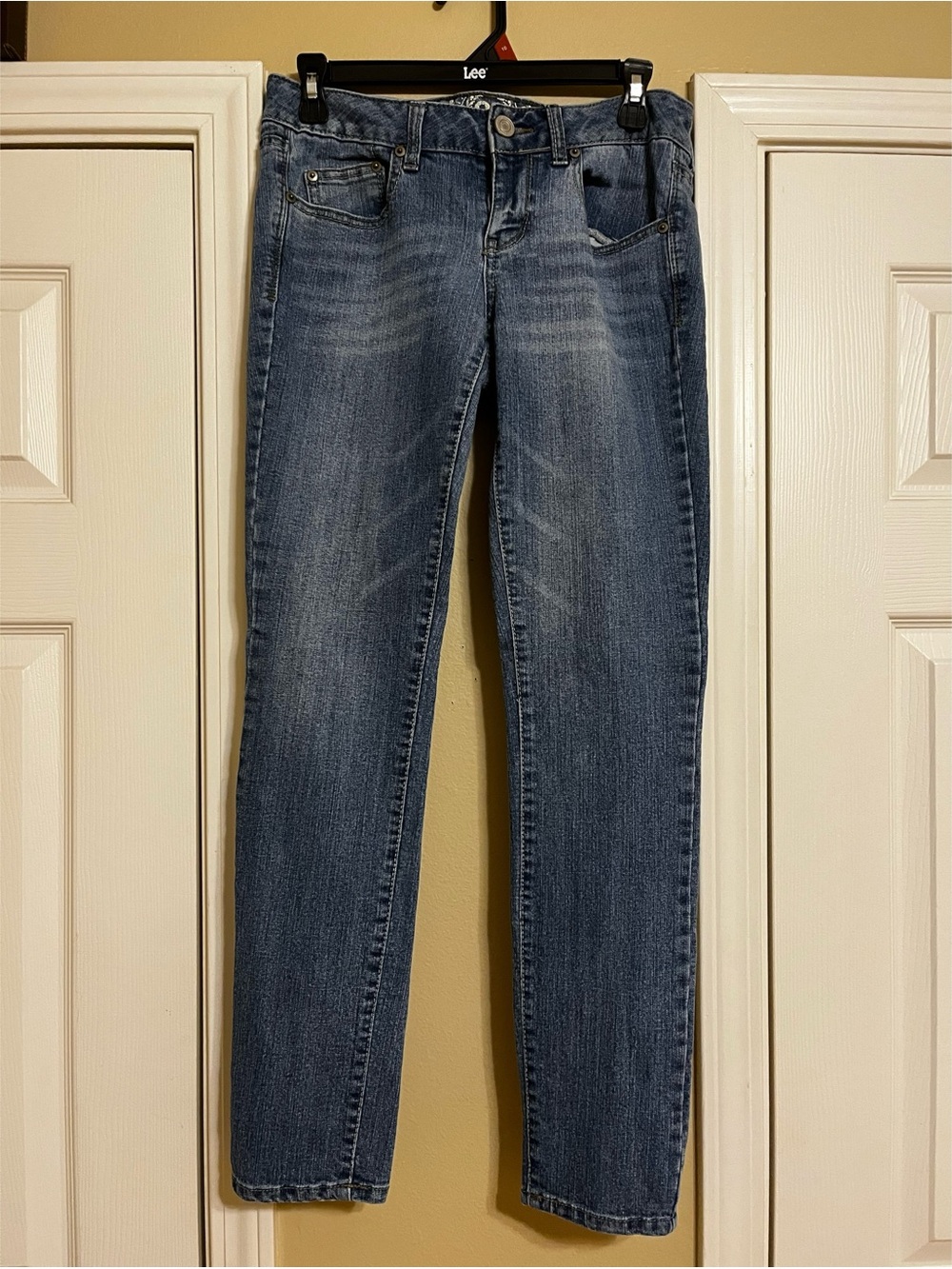 SO Woman’s size 9 Mid-Rise Blue Slim Jeans